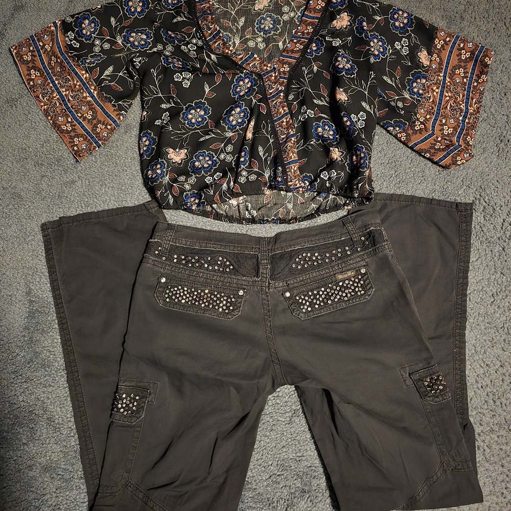 Miss Me Cargo Pants - Picture 2 of 7